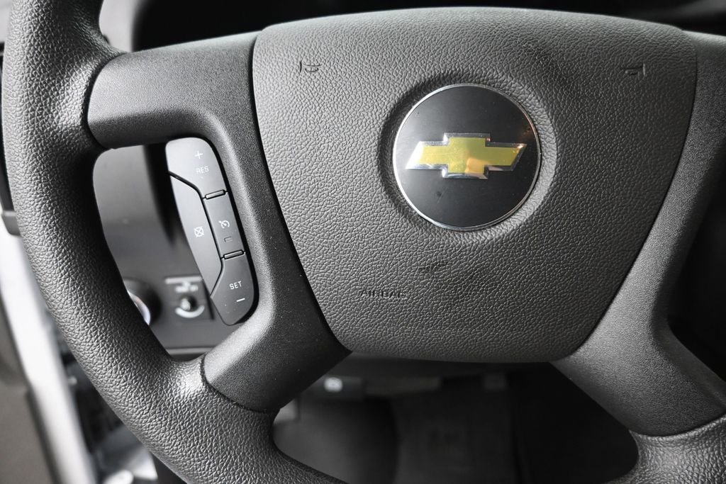 Used 2025 White Chevrolet LT image 19