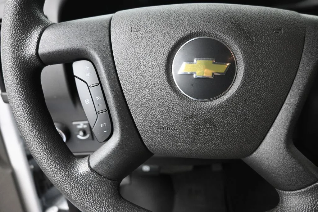 Used 2025 White Chevrolet LT image 19
