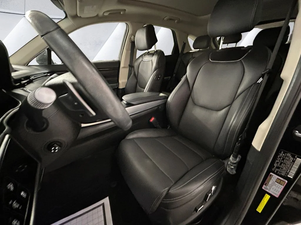 Used 2023 Black Genesis 2.5T image 8