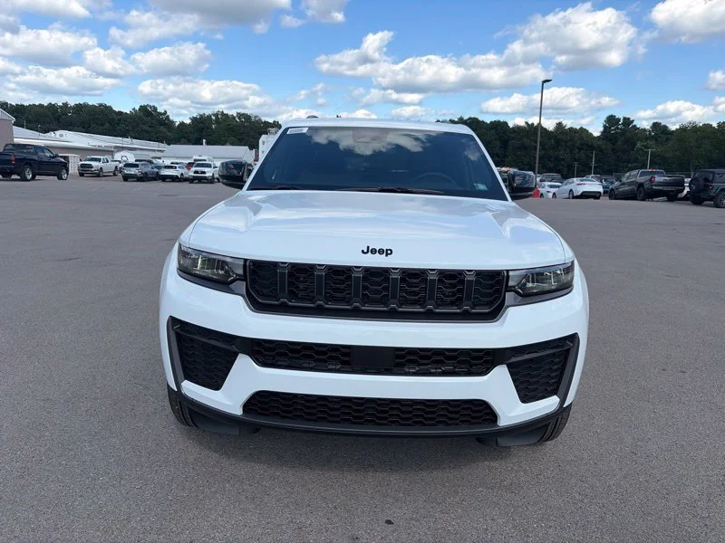 New 2026 Bright White Clear-Coat Exterior Paint Jeep Altitude image 11