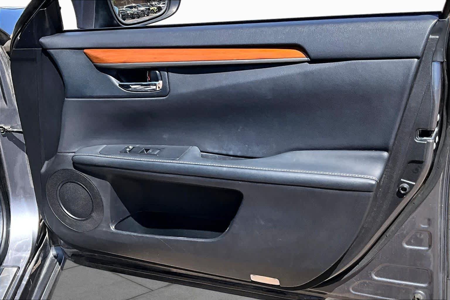 Used 2014 Nebula Gray Pearl Lexus Hybrid image 19
