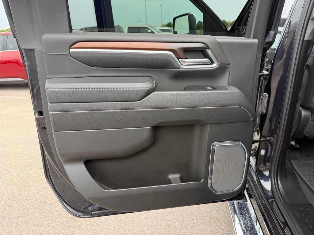 Used 2025 Silver GMC Denali image 9