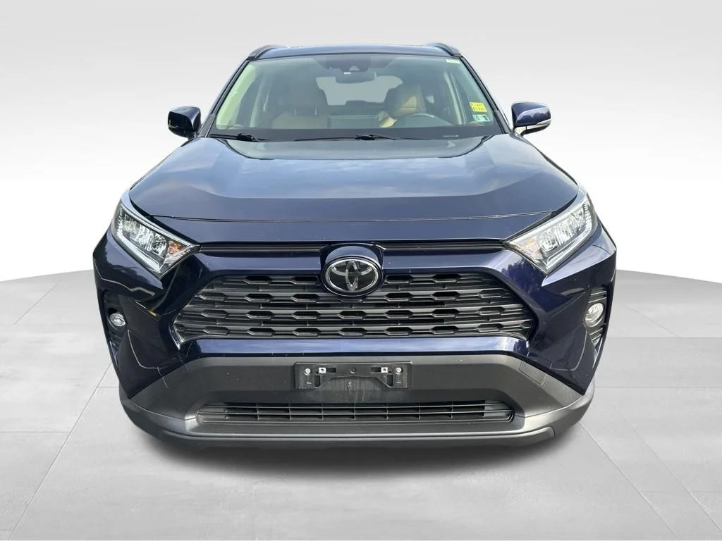 Used 2020 Blue Toyota XLE Premium image 8