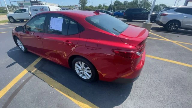 2025 Toyota Camry LE - Photo 8