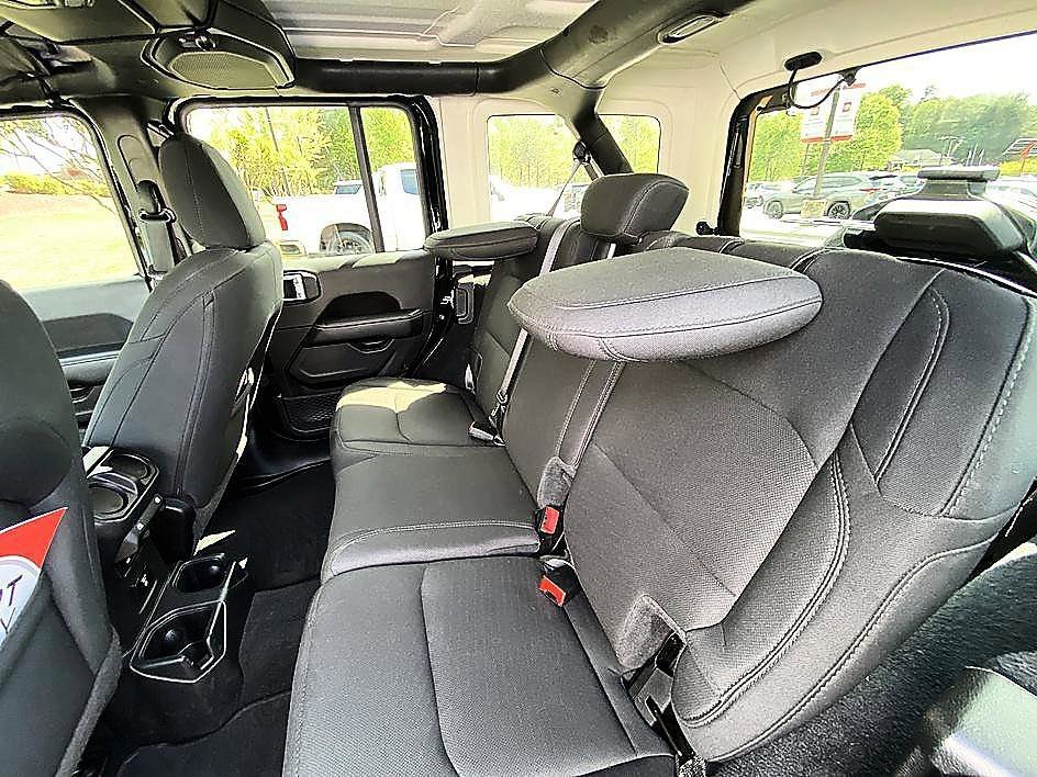 Used 2022 Black Clearcoat Jeep Unlimited Sahara image 12