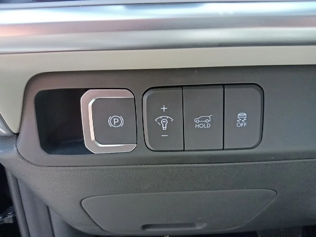 Used 2026 Black Hyundai SEL image 17
