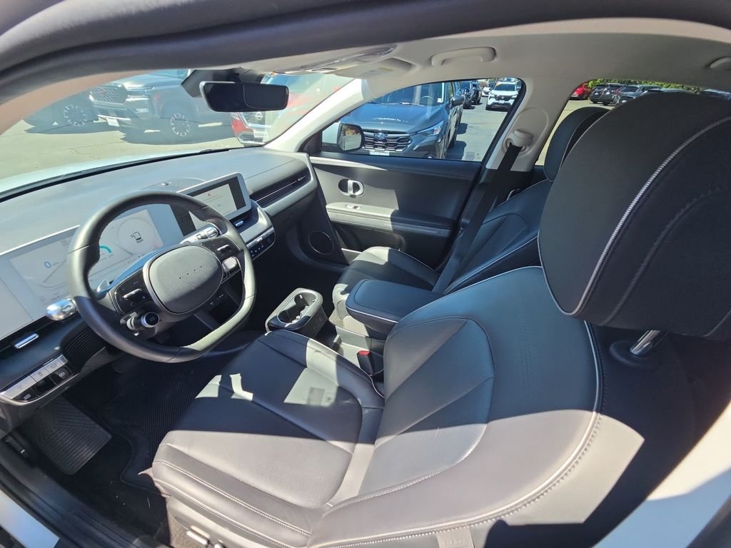 Used 2023 Gold Hyundai SEL image 17