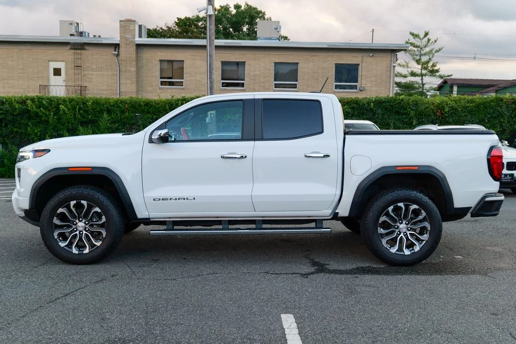 Used 2024 Summit White GMC Denali image 4