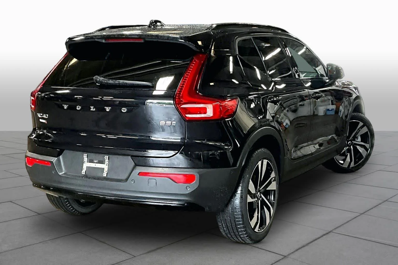 Used 2024 Onyx Black Metallic Volvo Plus Dark Theme image 13