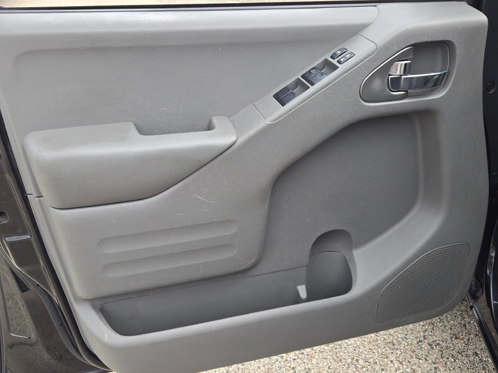 Used 2015 Black Nissan SV image 24