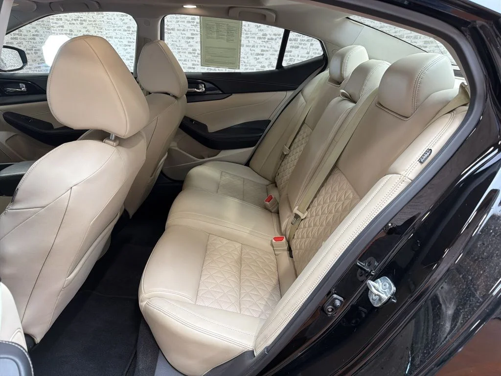 Used 2022 Black Nissan Platinum image 14