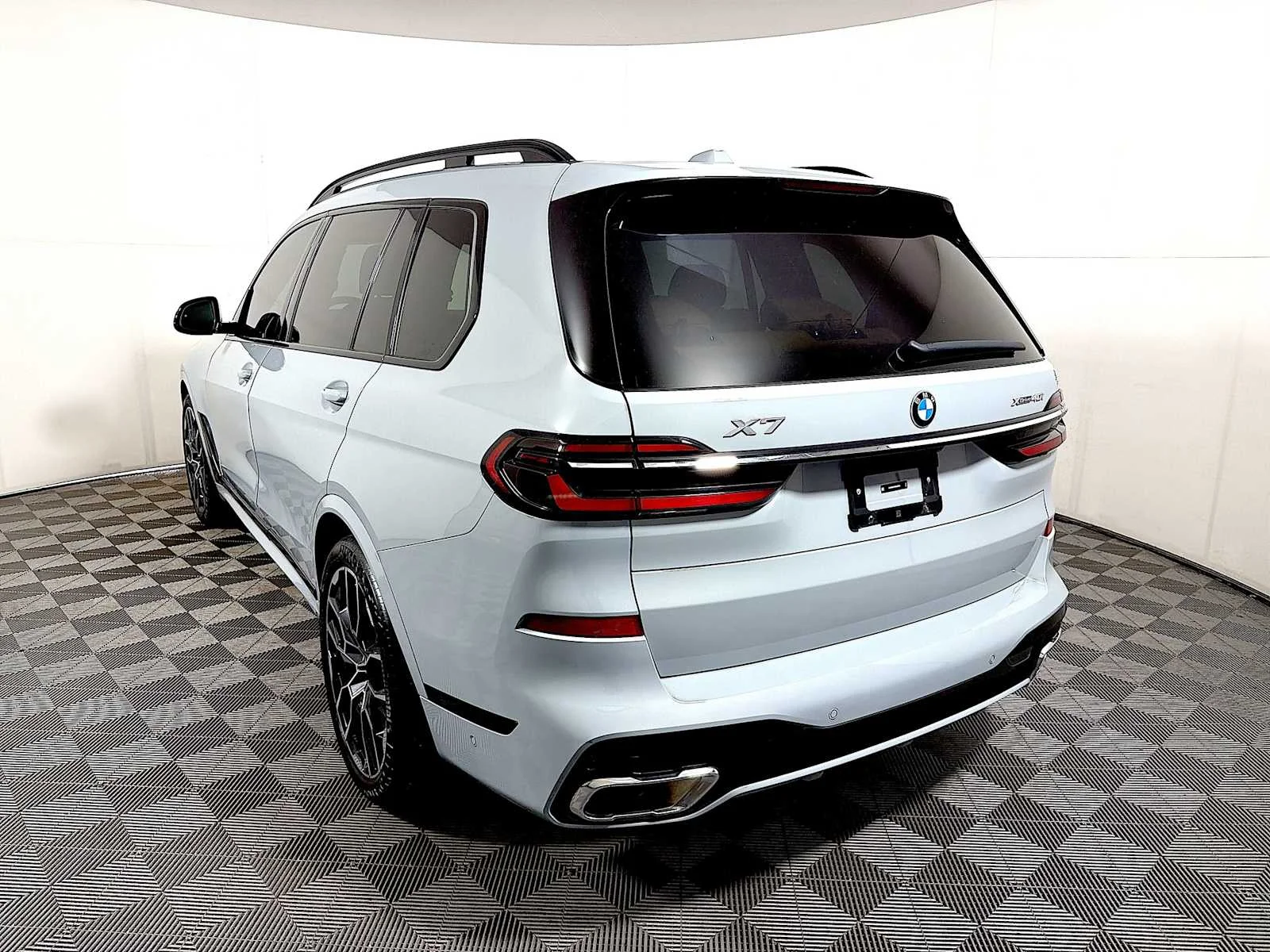 Certified Used 2024 Brooklyn Grey Metallic BMW xDrive40i image 5