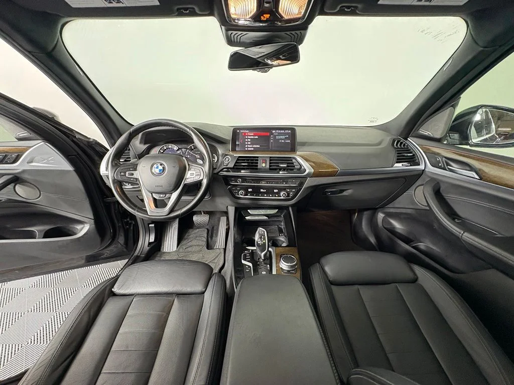 Used 2019 Black BMW xDrive30i image 4