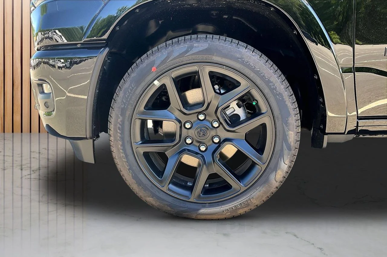New 2026 Diamond Black Crystal Pearl-Coat Exterior Paint RAM Laramie image 34