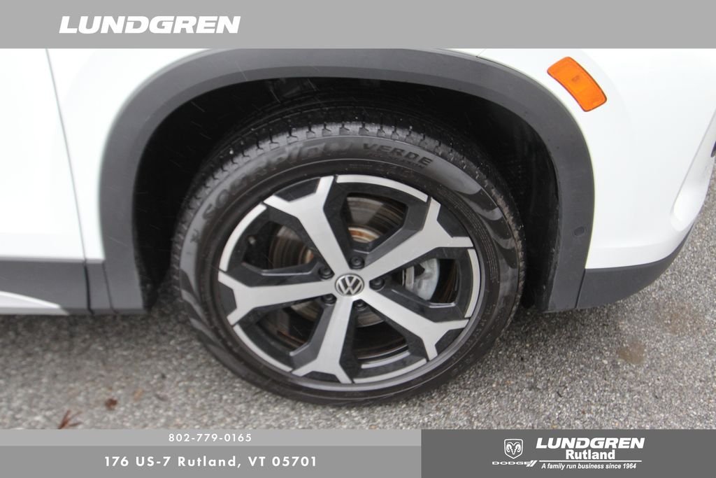 Used 2025 White Volkswagen 2.0T SE image 12