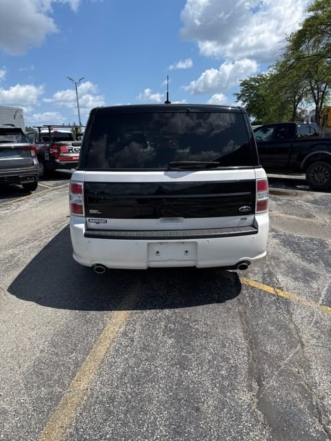 Certified Used 2019 White Platinum Tri-Coat Metallic Ford SEL image 10