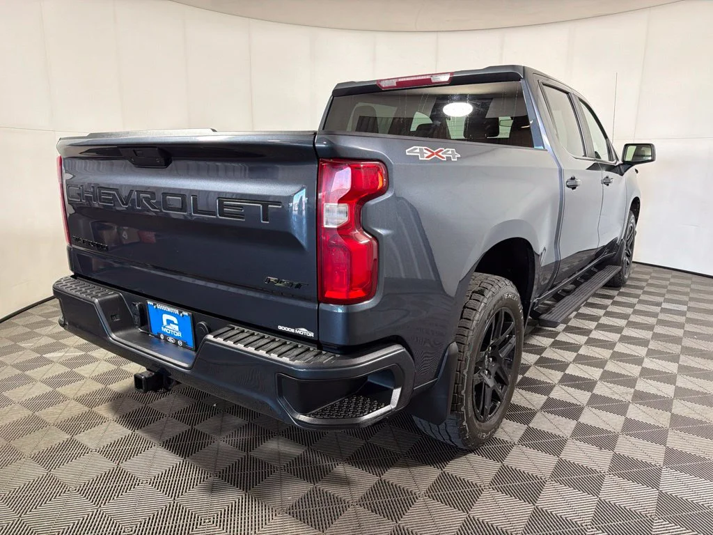 Used 2022  Chevrolet RST image 8