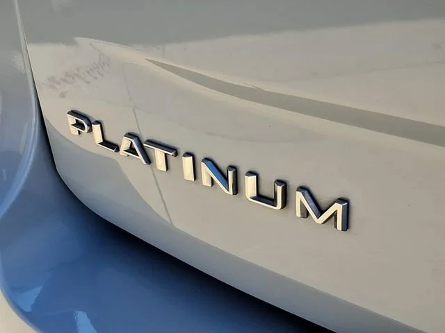 Used 2025  Ford Platinum image 26