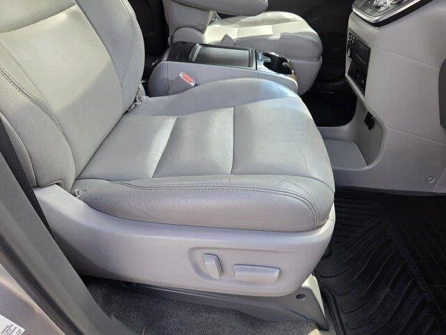 Used 2015 Silver Sky Metallic Toyota XLE Premium 8-Passenger image 30