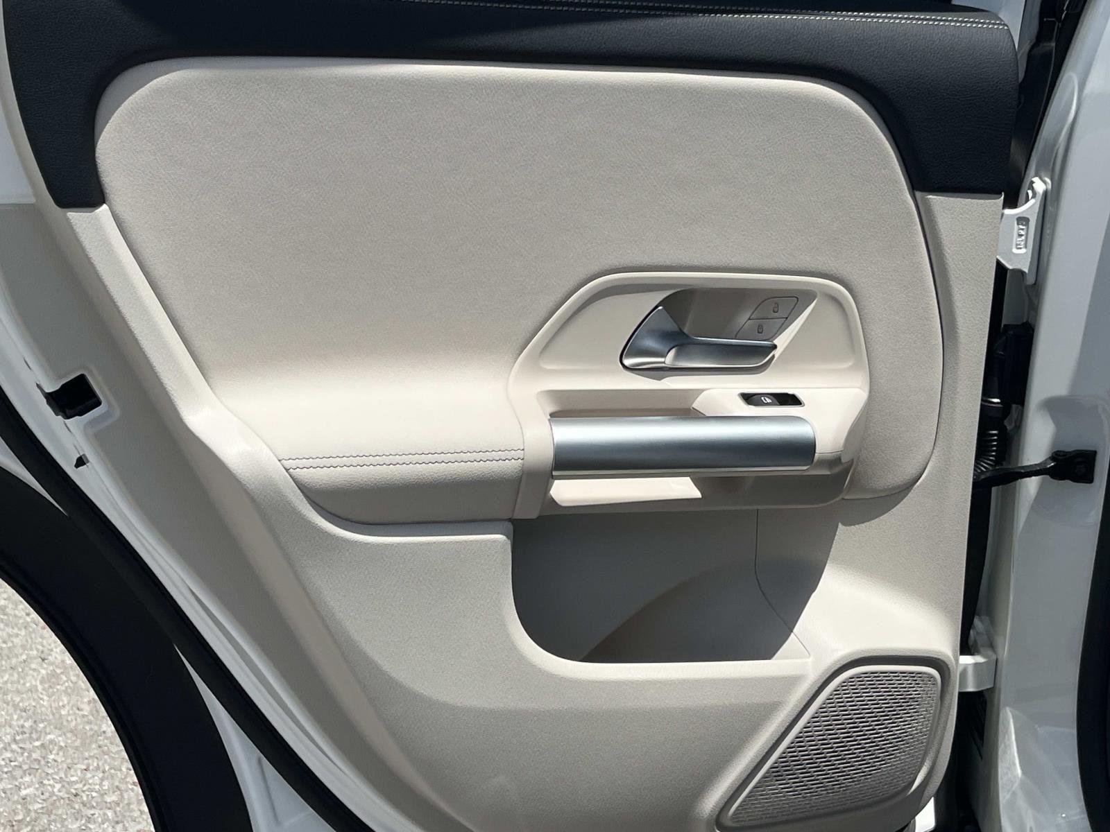 Certified Used 2025 Polar White Mercedes-Benz GLA 250 image 21