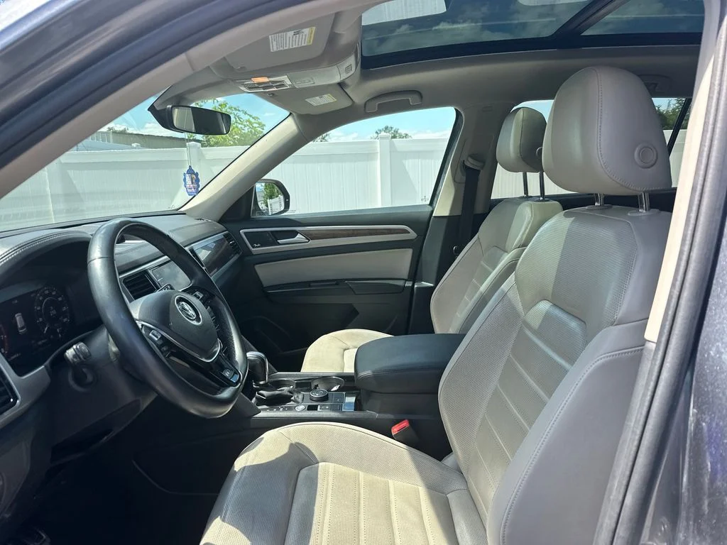 Used 2019  Volkswagen SEL Premium image 42