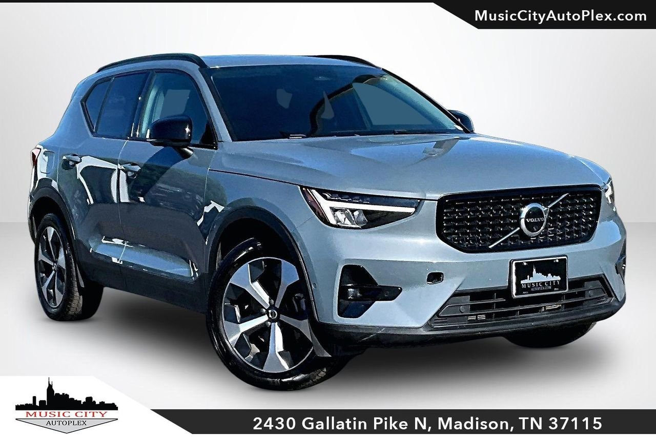 2023 Volvo XC40 B4 Ultimate Dark's photo