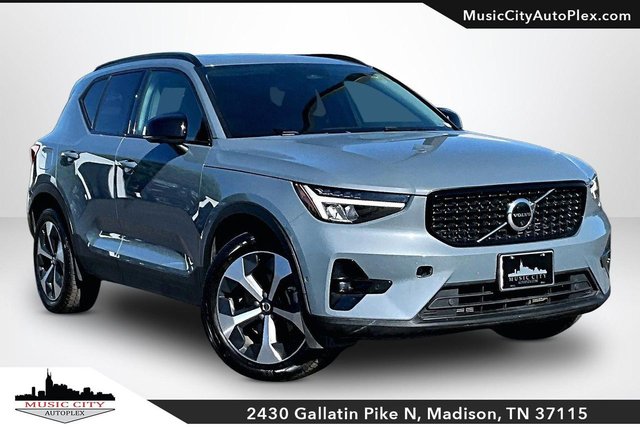 2023 Volvo XC40 B4 Ultimate Dark Theme