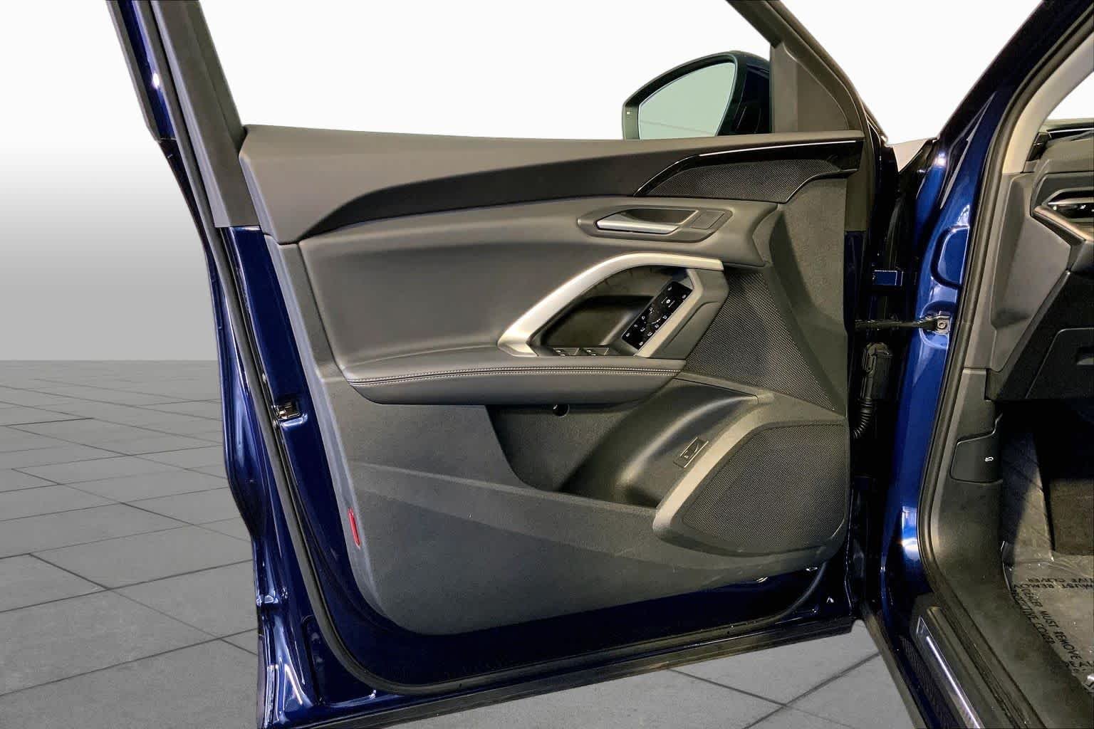 Used 2025 Navarra Blue Metallic Audi Premium image 22