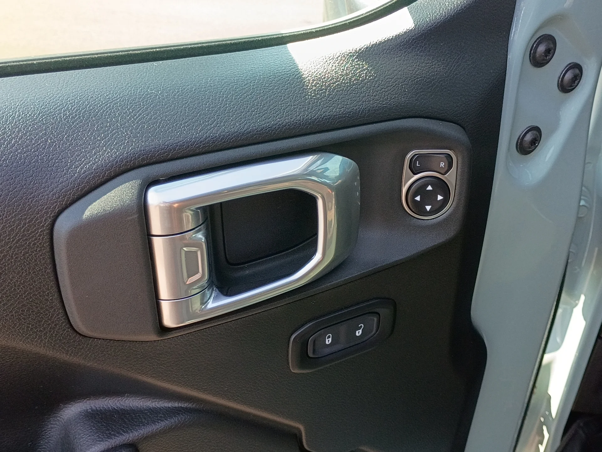 Used 2024 Earl Clear Coat Jeep Sport S image 18