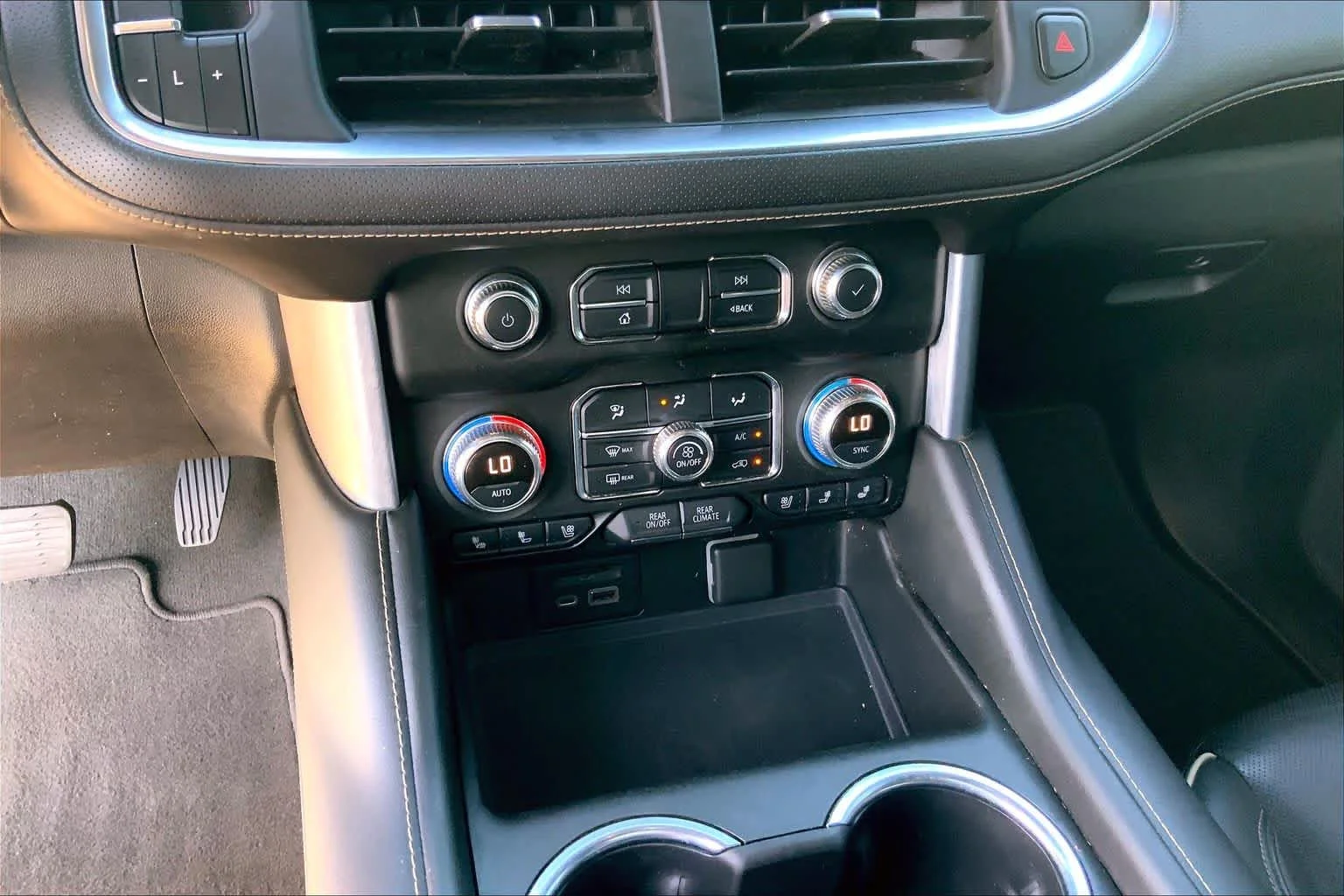 Used 2021 WHITE FROST TRICOAT GMC SLT image 31