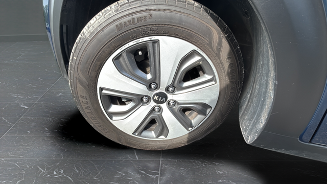 Used 2019 Deep Cerulean Kia LX image 28