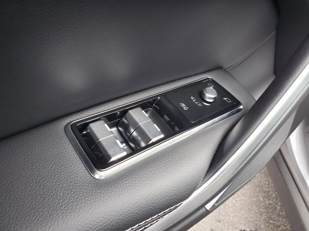 2026 Jaguar F-Pace R-Dynamic S - Photo 13