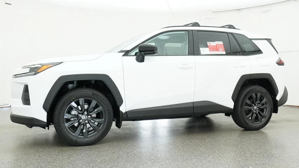 New 2026 Ice Cap Toyota XLE Premium image 4