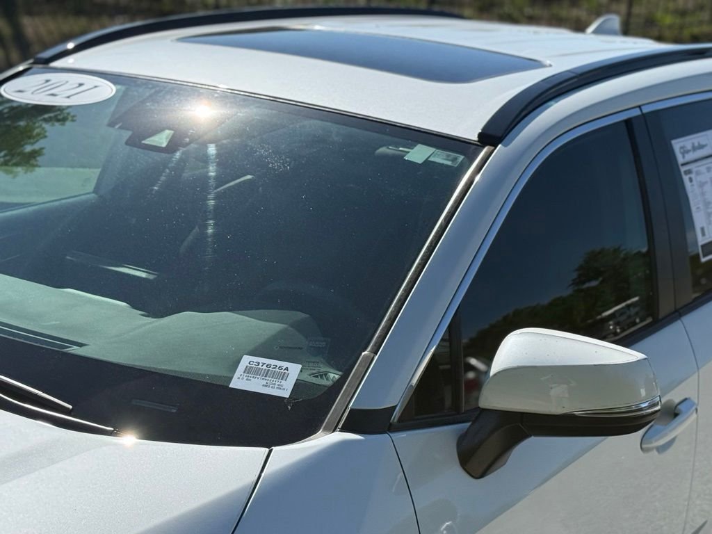 Used 2021 White Toyota XLE Premium image 8