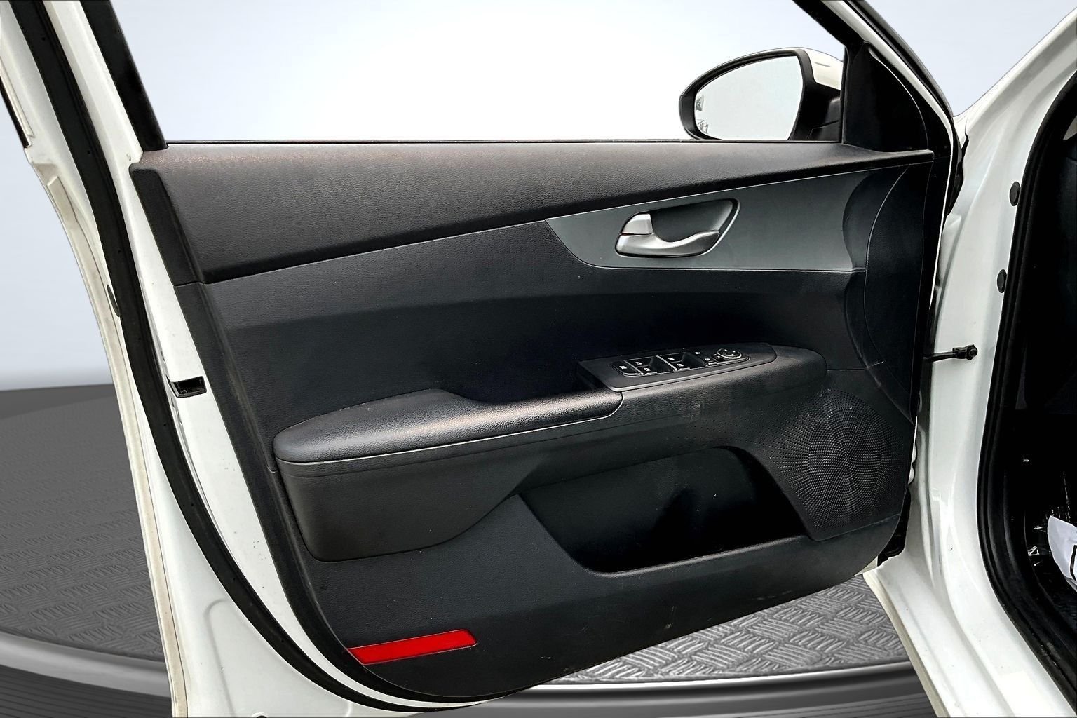 Used 2021 White Kia LXS image 18
