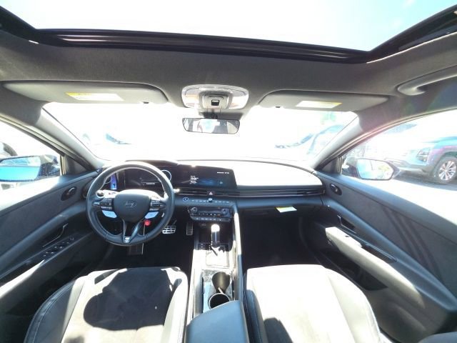 Used 2025 Blue Hyundai Manual image 6