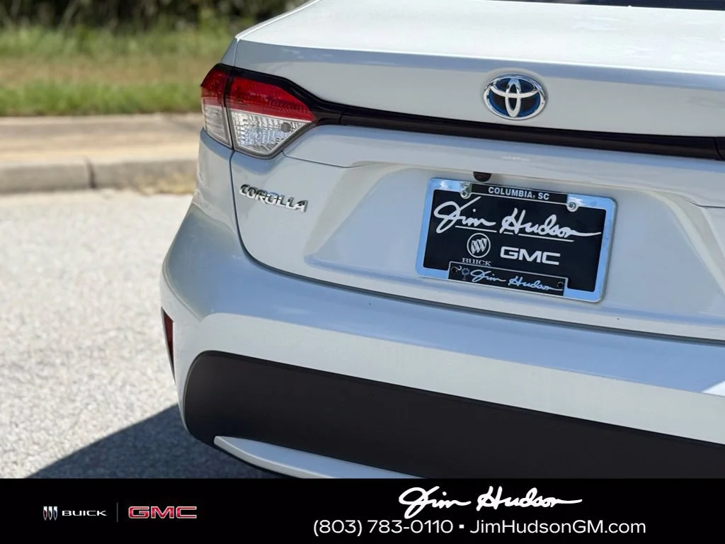 Used 2022 Off-white Toyota Hybrid LE image 14