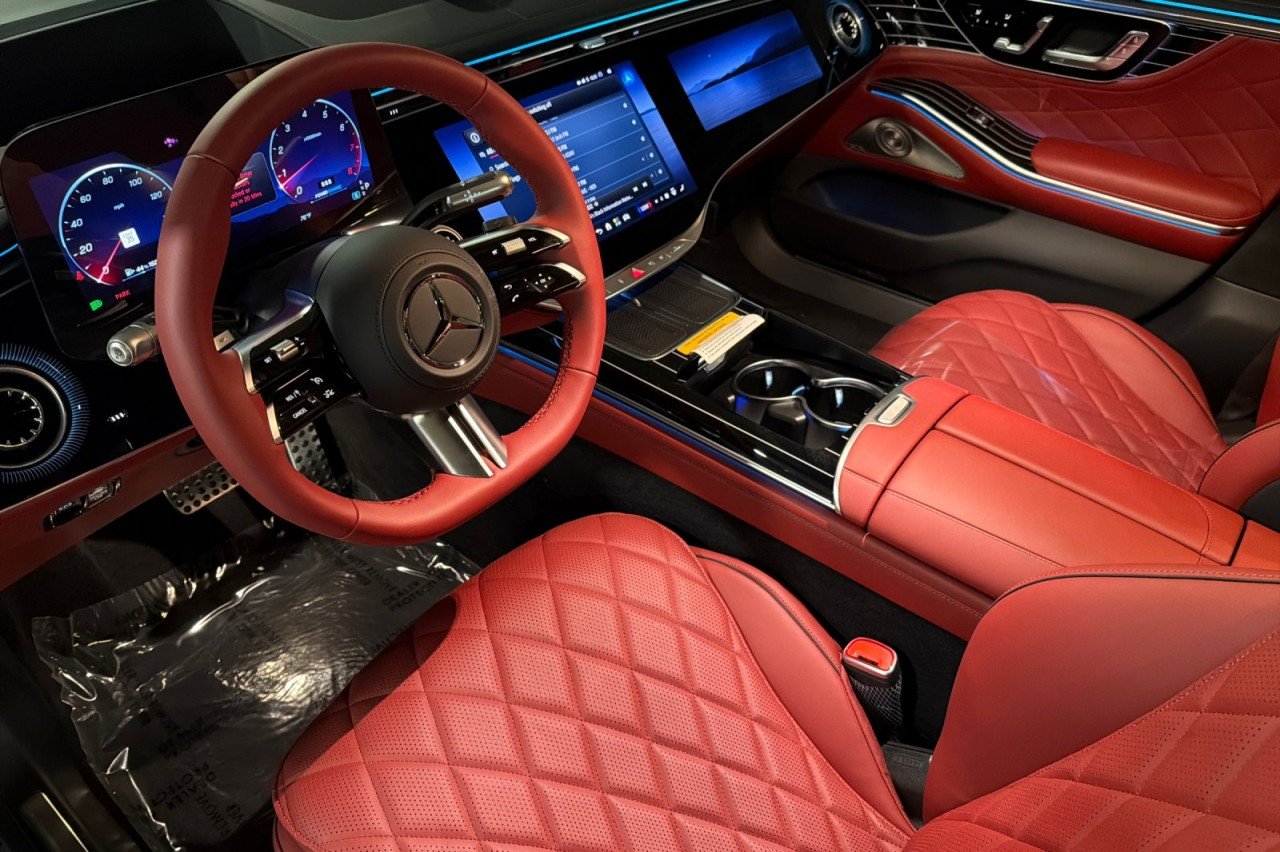 New 2027 MANUFAKTUR Night Black Magno Mercedes-Benz S 580 4MATIC® Sedan image 9