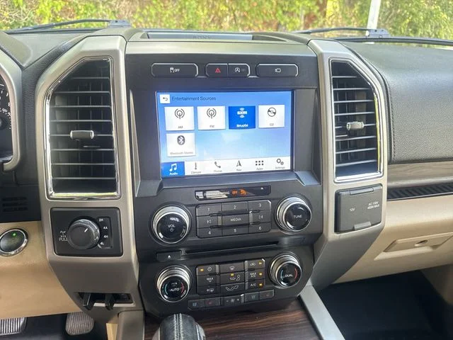 Used 2017  Ford Lariat image 20