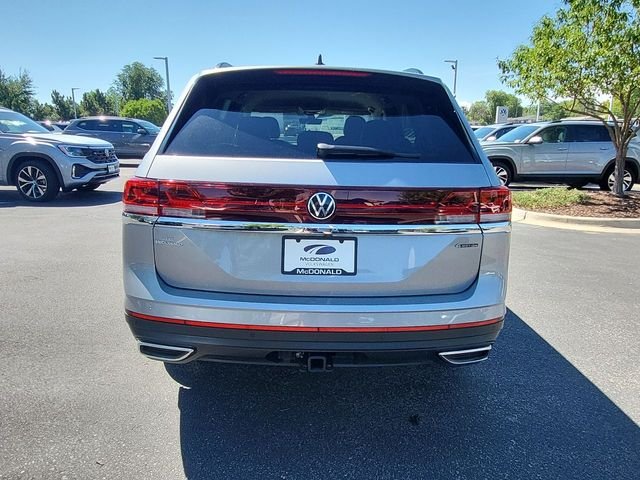 New 2026 Silver Volkswagen SE w/Technology image 7