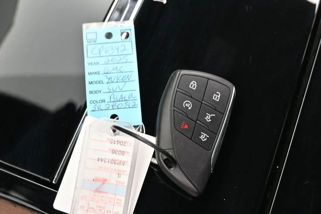 Used 2025 Onyx Black GMC Denali image 33