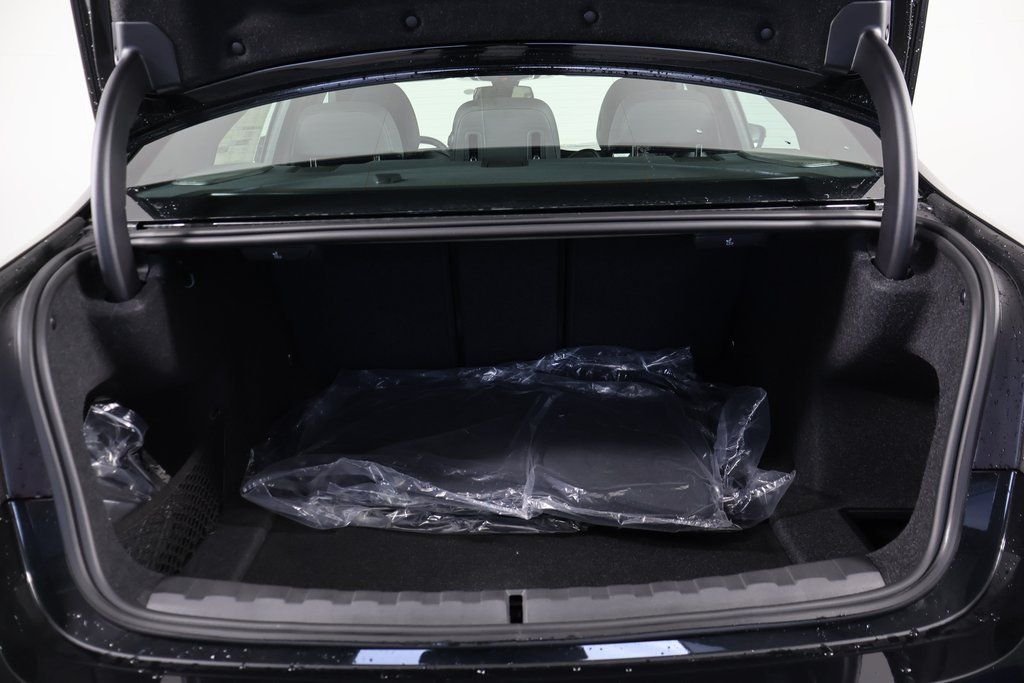 2026 BMW 3 Series 330i - Photo 8