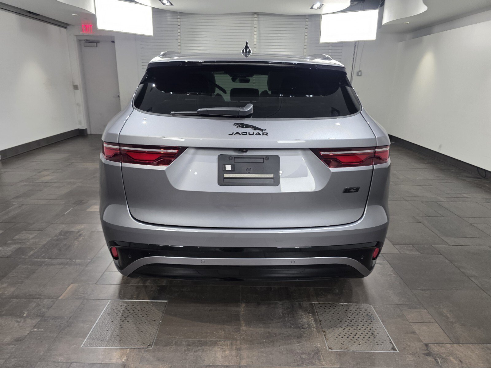 New 2026 Eiger Grey JAGUAR P250 R-DYNAMIC S image 5