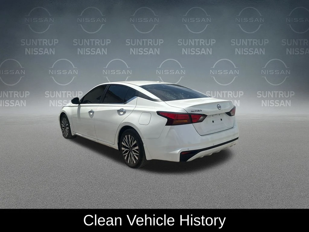 Used 2025 White Nissan 2.5 SV image 4