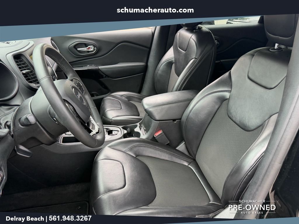 Used 2020 Black Jeep Latitude Plus image 10