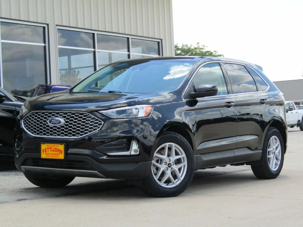 Used 2024 Black Ford SEL image 12