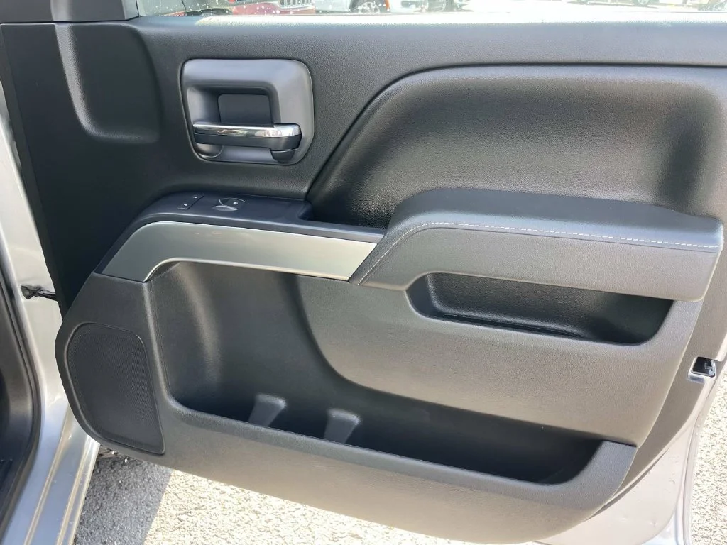 Used 2015 Silver Chevrolet LT image 31
