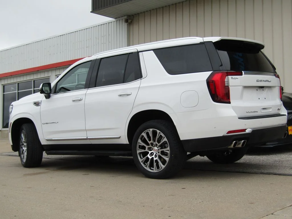 Used 2025 Summit White GMC Denali image 10