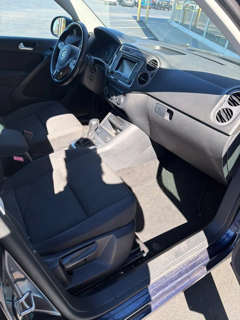 Used 2016  Volkswagen S image 9