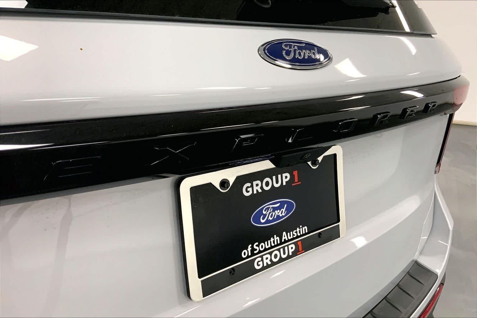 New 2026 Space White Metallic Ford ST-Line image 11